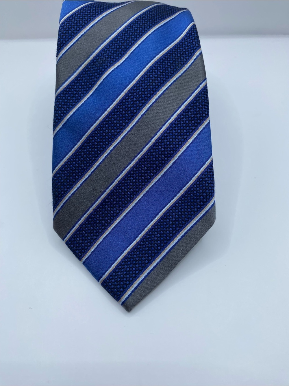 David Donahue Royal Blue and Gray Diagonal Stripe Silk Tie